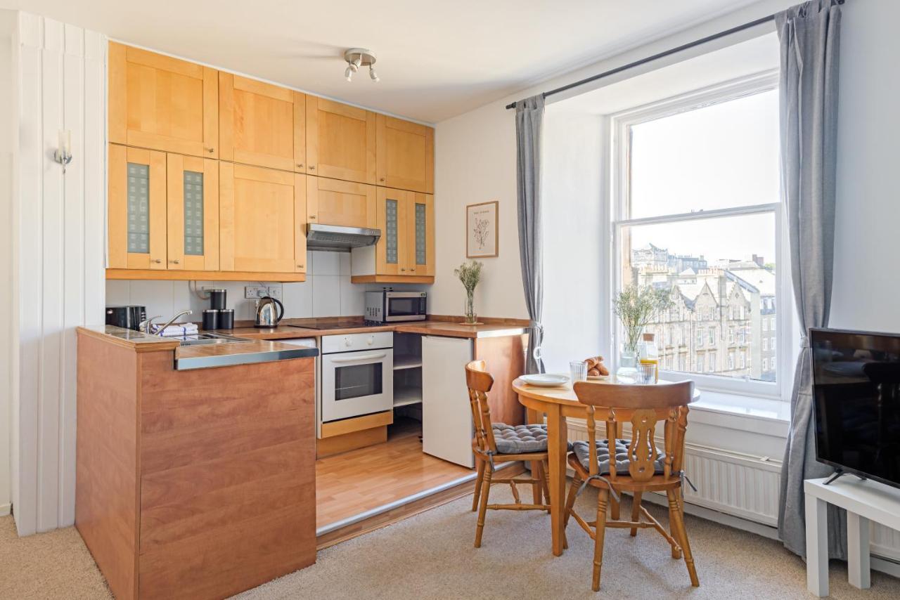 The West Bow View Apartment Единбург Екстериор снимка