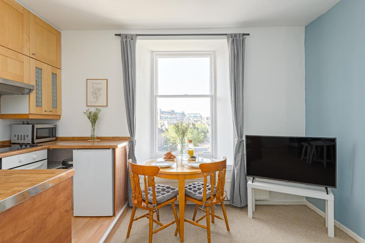 The West Bow View Apartment Единбург Екстериор снимка
