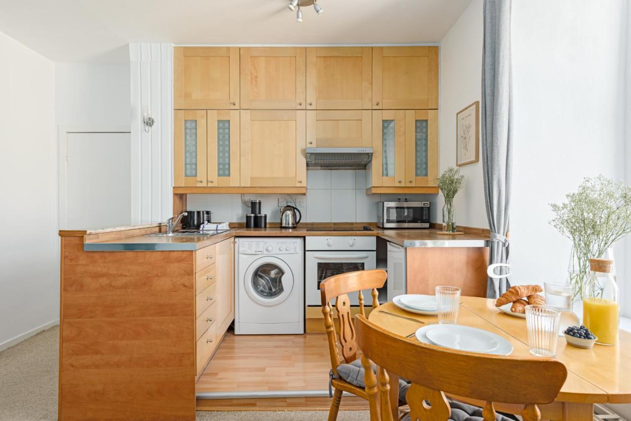 The West Bow View Apartment Единбург Екстериор снимка